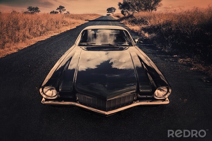 Papier peint  classique voiture de sport sur la route de campagne