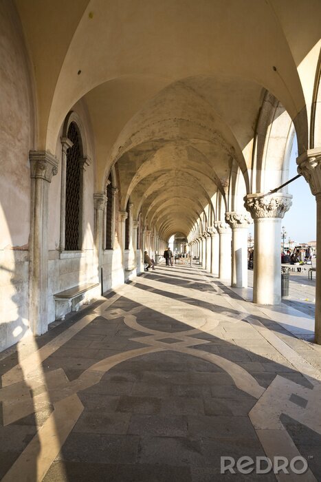 Papier peint  Cloître à Venise sous le soleil