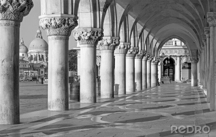 Papier peint  Cloître avec des piliers à Venise