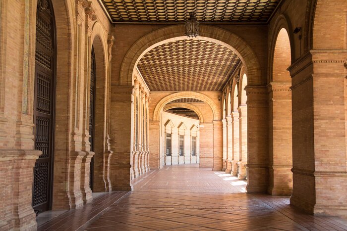 Papier peint  Cloître avec des piliers en brique