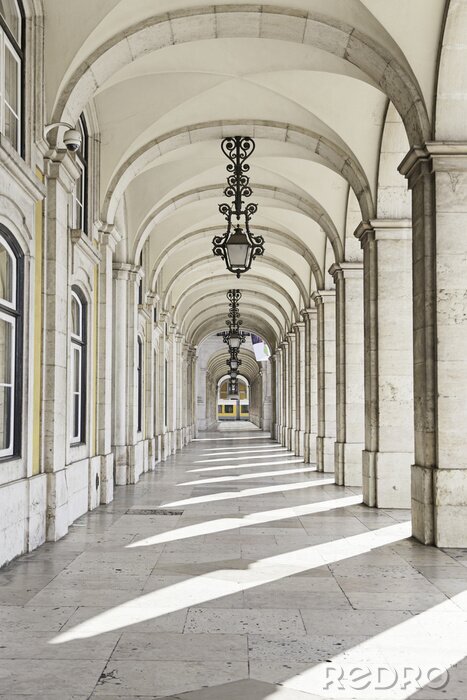 Papier peint  Colonnade à Lisbonne effet de profondeur