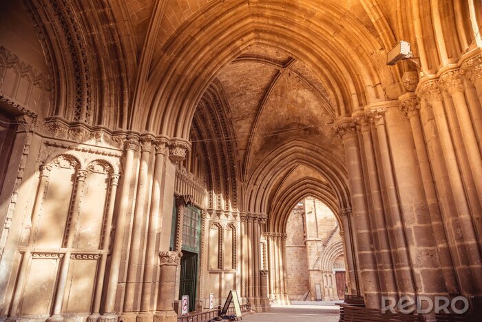 Papier peint  Colonne 3D style gothique