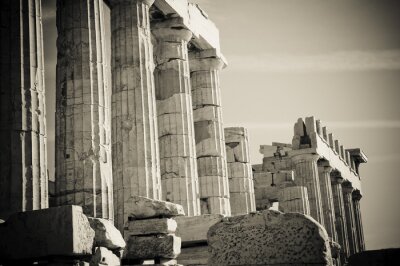 Colonne grecque antique dans un temple