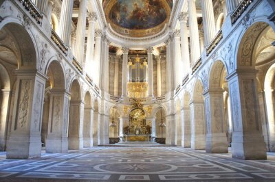 Colonnes baroques intérieur de basilique