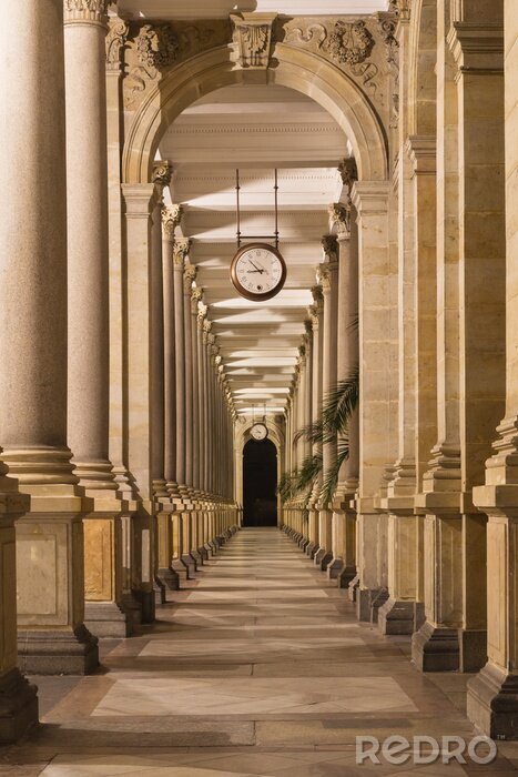 Papier peint  Colonnes en pierre avec des horloges