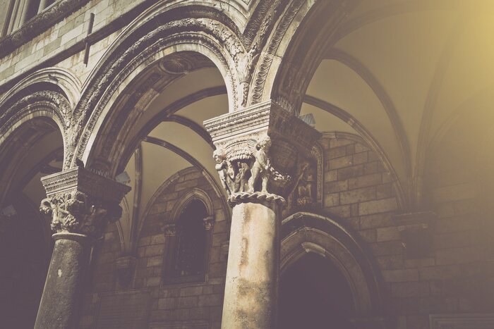 Papier peint  Colonnes gothiques en gros plan