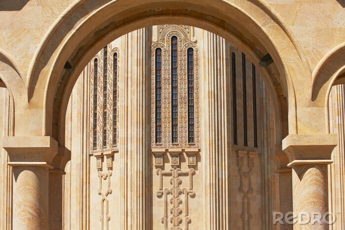 Papier peint  Colonnes sur fond d'une cathédrale