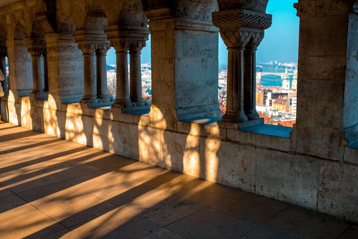 Papier peint  Colonnes surplombant la ville