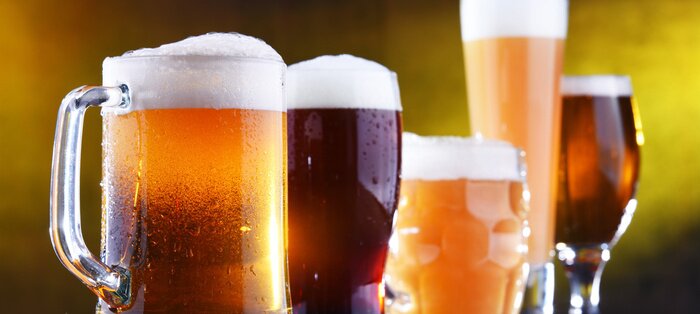 Papier peint  Composition with five glasses of beer