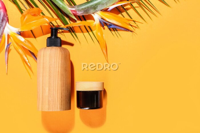 Papier peint  Cosmetic products and strelitzia flowers on color background