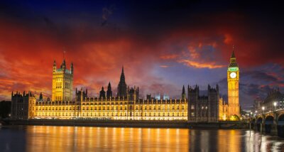 Coucher de soleil Couleurs sur Big Ben et de la Chambre du Parlement - Londres