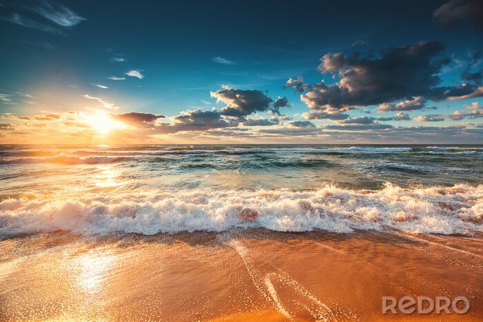 Papier peint  Coucher de soleil radieux sur la mer