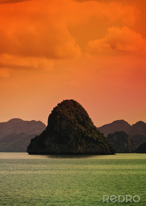 Papier peint  Coucher de soleil sur la baie d'Halong, au Vietnam