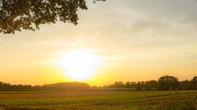 Papier peint  Coucher de soleil sur un paysage rural