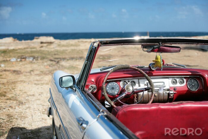 Papier peint  cubain Vintage voiture stationnée sur le seacost à la Havane