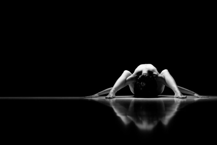 Papier peint  Danse émotionnelle d'une femme