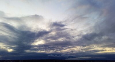 Papier peint  Dark clouds in the evening - cloudy sunset