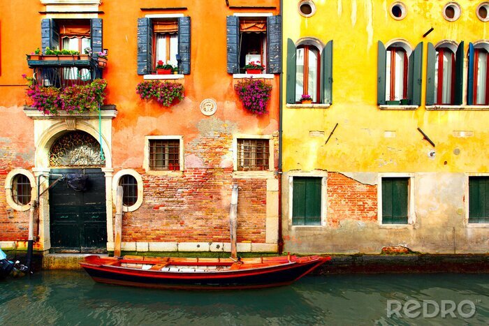 Papier peint  De belles maisons colorées à Venise