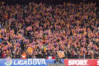 Papier peint  Des fans en train de scander dans les tribunes