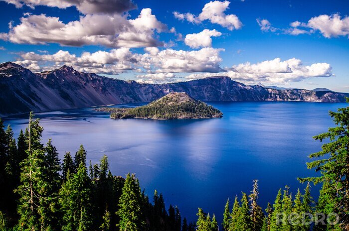 Papier peint  Des lacs bleus près des montagnes