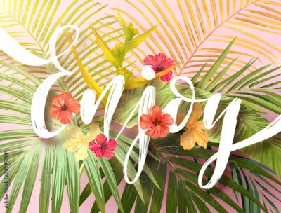 Papier peint  Design tropical d'été avec des feuilles de palmiers exotiques, des fleurs d'hibiscus et de strelitzia et une inscription dessinée à la main intégrée blanche. Illustration vectorielle avec la lumière d