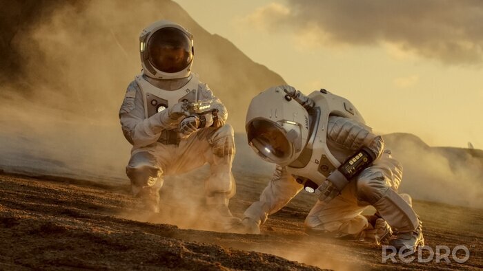 Papier peint  Deux astronautes collectant des échantillons de sol
