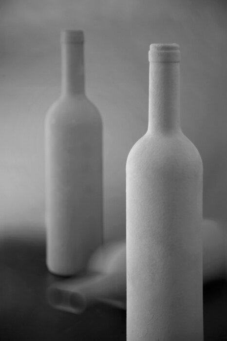 Papier peint  Deux bouteilles blanches