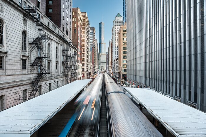 Papier peint  Deux trains du métro de Chicago traversant le chemin de fer surélevé dans un canyon de gratte-ciel du district de Loop, Chicago, Illinois, États-Unis