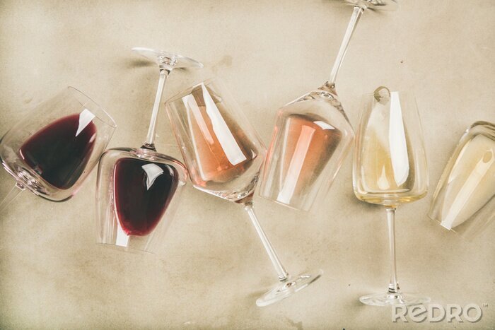 Papier peint  Différents types de vin dans des verres