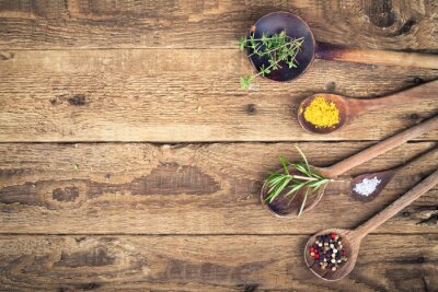 Papier peint  Épices sur des cuillères en bois