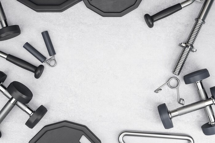 Papier peint  Équipement d'exercice sur fond de béton