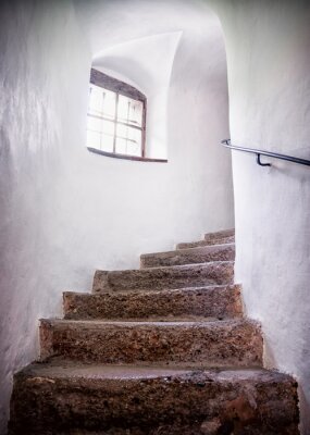 Escalier ancien et tordu