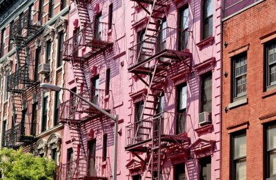 Papier peint  Escalier d'une maison rose