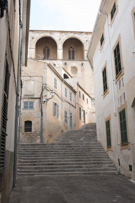 Papier peint  Escalier entre des bâtiments