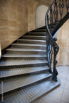 Papier peint  Escalier métallique dans un bâtiment