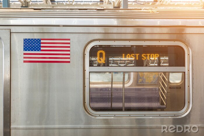 Papier peint  États-Unis drapeau sur un Train Métro