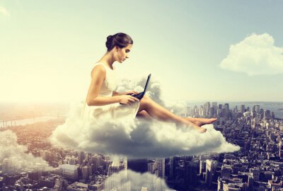 Papier peint  Femme assise sur un nuage