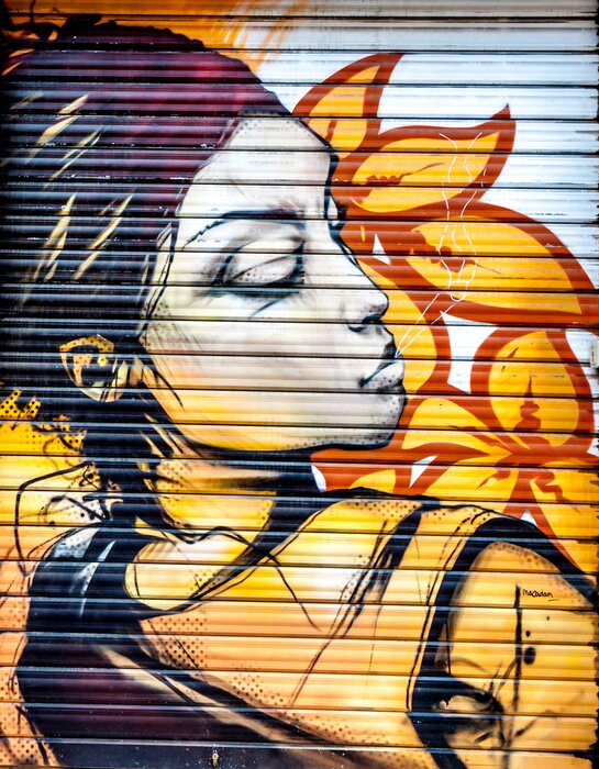 Papier peint  Femme avec des fleurs graffiti