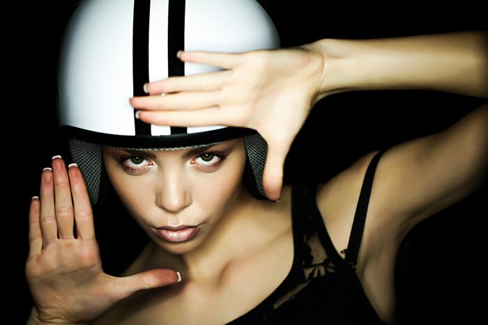 Papier peint  Femme avec un casque