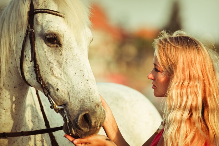 Papier peint  Femme avec un cheval