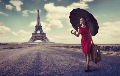 Papier peint  Femme avec une valise à Paris