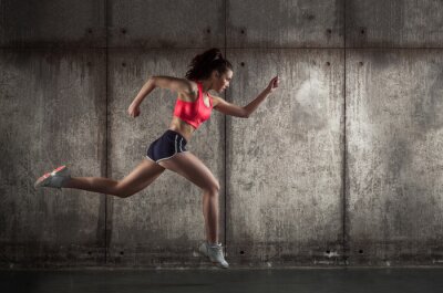 Papier peint  Femme courant en tenue de sport de profil