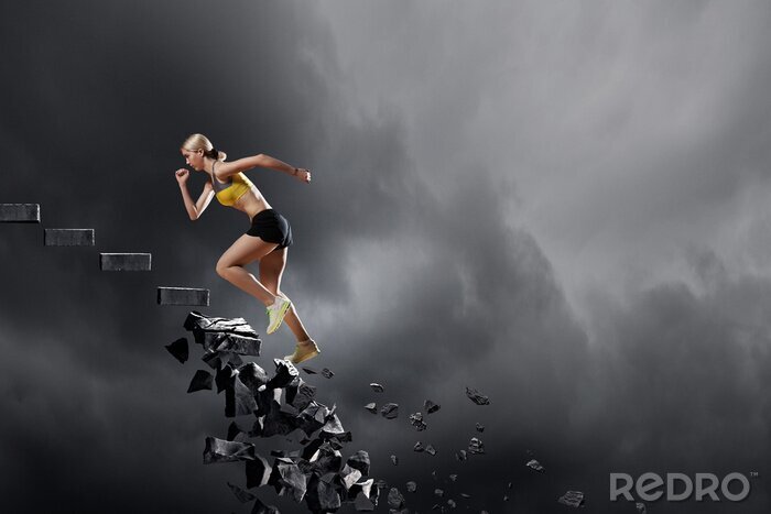 Papier peint  Femme descendant des escaliers en ruine