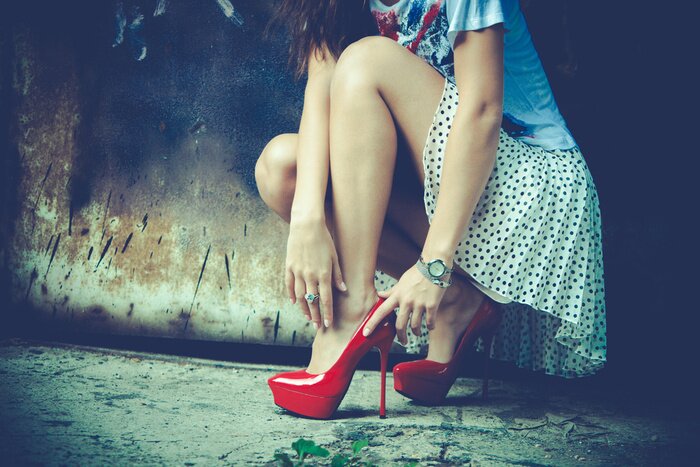 Papier peint  Femme en talons rouges