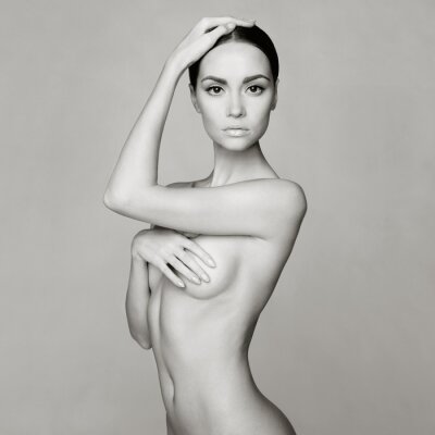 Femme nue en noir et blanc