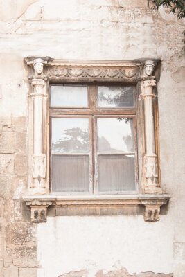 Papier peint  Fenêtre avec des colonnes en pierre