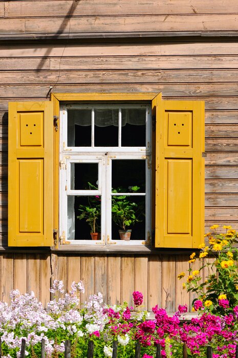 Papier peint  Fenêtre avec des volets orange