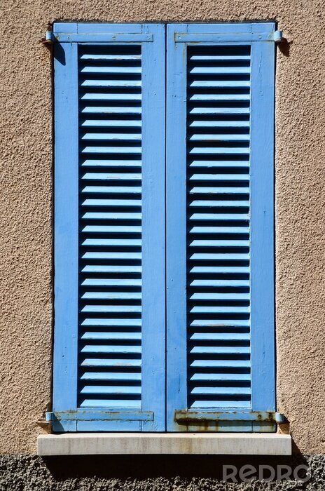 Papier peint  Fenêtre avec un volet bleu