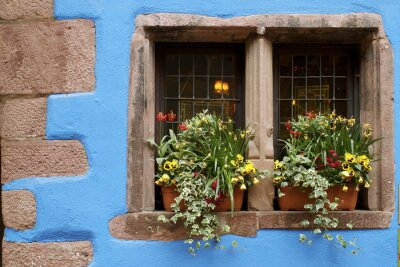Papier peint  Fenêtre en pierre et décoration bleue