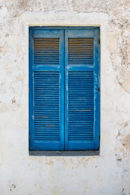 Fenêtre peinte en bleu